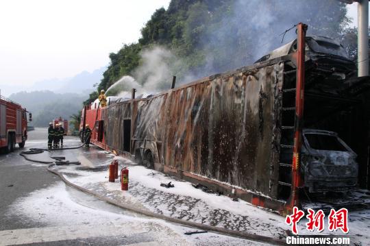 最新高速公路货车起火